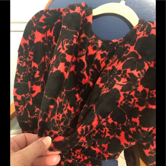 New rare Vera Bradley hooded plush fleece robe, Silhouette Floral red and black - Picture 14 of 15